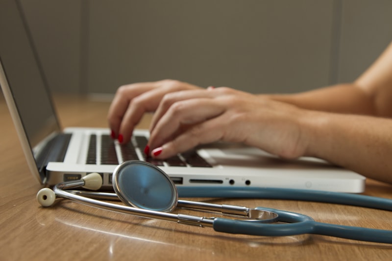 Análise de gráficos de controle da qualidade em laboratório